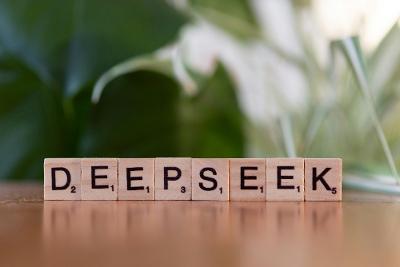 使用 DeepSeek-R1 本地部署知识库，完全免费开源、离线使用！
